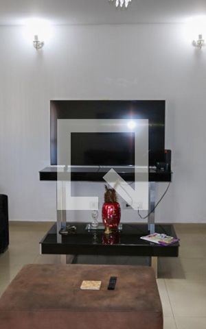 Casa à venda com 258m², 4 quartos e 3 vagas Casa à venda com 258m², 4 quartos e 3 vagasSala