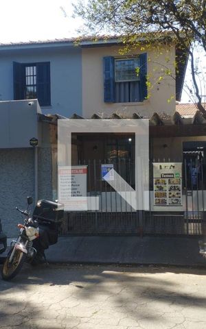 Casa à venda com 100m², 2 quartos e 2 vagas Casa à venda com 100m², 2 quartos e 2 vagasFachada