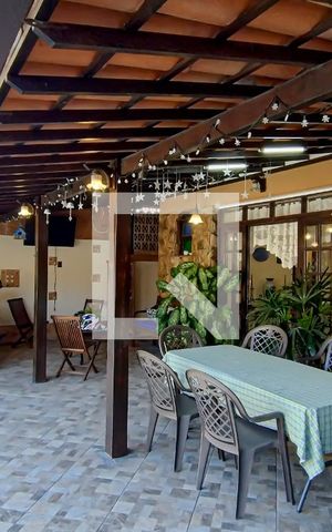 Casa à venda com 420m², 4 quartos e 4 vagas Casa à venda com 420m², 4 quartos e 4 vagasvaranda
