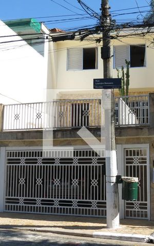 Casa à venda com 200m², 4 quartos e 2 vagasFachada