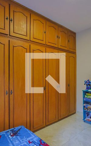 Casa à venda com 300m², 4 quartos e 3 vagas Casa à venda com 300m², 4 quartos e 3 vagasQuarto 1
