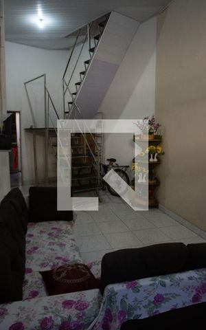 Casa à venda com 134m², 8 quartos e 2 vagas Casa à venda com 134m², 8 quartos e 2 vagasSala