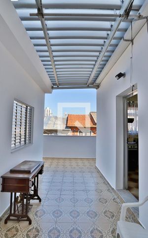Casa à venda com 210m², 3 quartos e 4 vagas Casa à venda com 210m², 3 quartos e 4 vagasQuintal