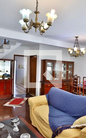 Casa à venda com 210m², 3 quartos e 4 vagas Casa à venda com 210m², 3 quartos e 4 vagasSala