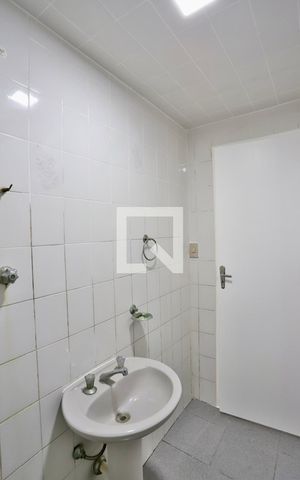 Casa à venda com 210m², 3 quartos e 4 vagas Casa à venda com 210m², 3 quartos e 4 vagasBanheiro da garagem