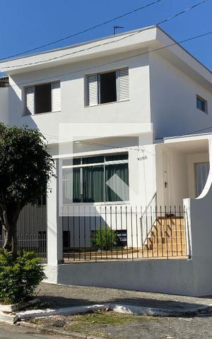 Casa à venda com 210m², 3 quartos e 4 vagas Casa à venda com 210m², 3 quartos e 4 vagasFachada