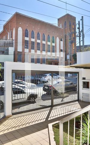 Casa à venda com 210m², 3 quartos e 4 vagas Casa à venda com 210m², 3 quartos e 4 vagasEntrada