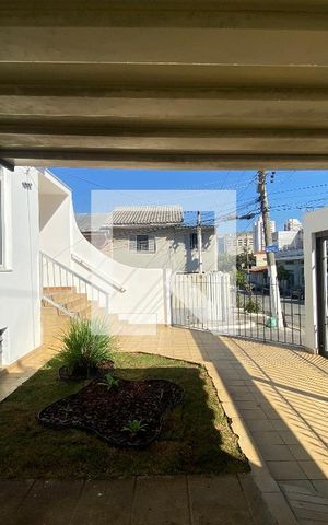 Casa à venda com 210m², 3 quartos e 4 vagas Casa à venda com 210m², 3 quartos e 4 vagasJardim