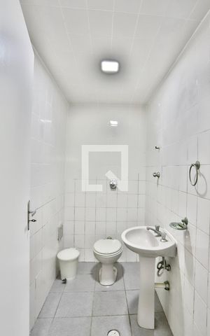 Casa à venda com 210m², 3 quartos e 4 vagas Casa à venda com 210m², 3 quartos e 4 vagasBanheiro da garagem
