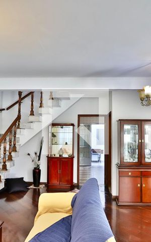 Casa à venda com 210m², 3 quartos e 4 vagas Casa à venda com 210m², 3 quartos e 4 vagasSala