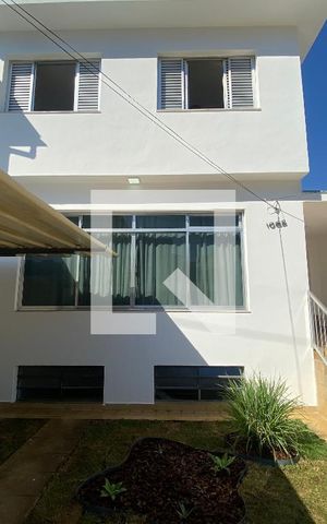 Casa à venda com 210m², 3 quartos e 4 vagas Casa à venda com 210m², 3 quartos e 4 vagasFachada