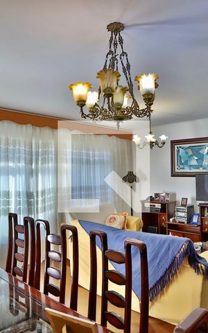 Casa à venda com 210m², 3 quartos e 4 vagas Casa à venda com 210m², 3 quartos e 4 vagasSala