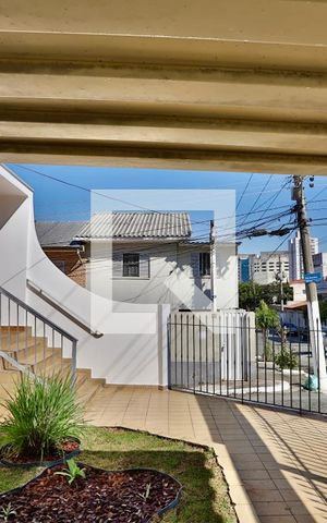 Casa à venda com 210m², 3 quartos e 4 vagas Casa à venda com 210m², 3 quartos e 4 vagasJardim