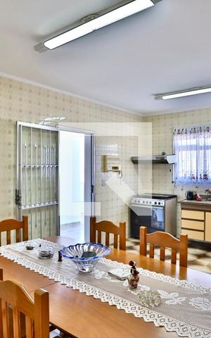 Casa à venda com 210m², 3 quartos e 4 vagas Casa à venda com 210m², 3 quartos e 4 vagasCozinha