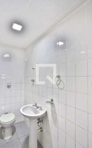 Casa à venda com 210m², 3 quartos e 4 vagas Casa à venda com 210m², 3 quartos e 4 vagasBanheiro da garagem