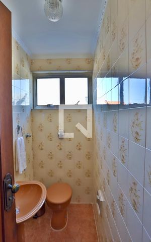 Casa à venda com 210m², 3 quartos e 4 vagas Casa à venda com 210m², 3 quartos e 4 vagasLavabo