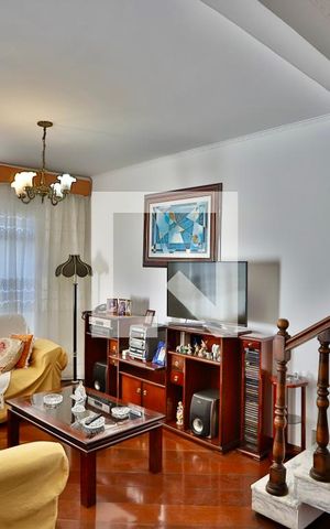 Casa à venda com 210m², 3 quartos e 4 vagas Casa à venda com 210m², 3 quartos e 4 vagasSala