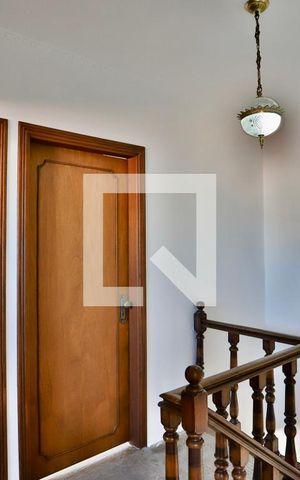 Casa à venda com 210m², 3 quartos e 4 vagas Casa à venda com 210m², 3 quartos e 4 vagasHall