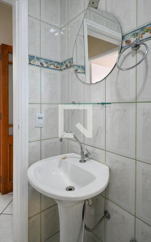 Casa para alugar com 80m², 2 quartos e sem vaga Casa para alugar com 80m², 2 quartos e sem vagaBanheiro social