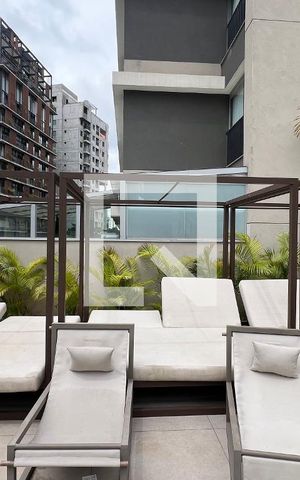 Studio à venda com 28m², 1 quarto e sem vaga Studio à venda com 28m², 1 quarto e sem vagaPiscina