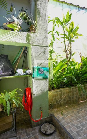 Casa à venda com 500m², 2 quartos e 3 vagas Casa à venda com 500m², 2 quartos e 3 vagasÁrea externa