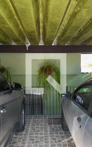 Casa à venda com 500m², 2 quartos e 3 vagas Casa à venda com 500m², 2 quartos e 3 vagasGaragem