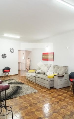 Casa para alugar com 360m², 3 quartos e 6 vagas Casa para alugar com 360m², 3 quartos e 6 vagasSala