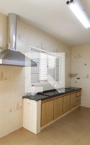 Casa para alugar com 375m², 6 quartos e 3 vagasCozinha