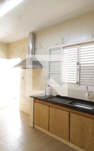 Casa para alugar com 375m², 6 quartos e 3 vagasCozinha