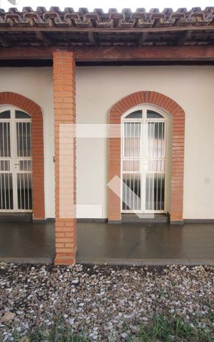 Casa para alugar com 375m², 6 quartos e 3 vagasFachada