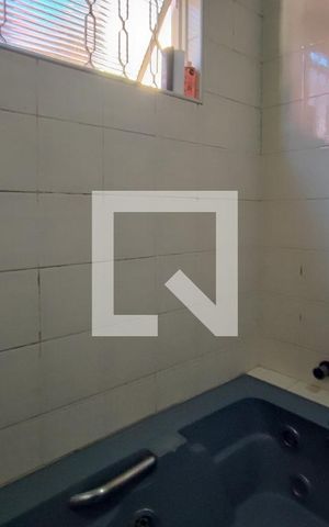 Casa à venda com 194m², 3 quartos e 3 vagas Casa à venda com 194m², 3 quartos e 3 vagasBanheiro Social