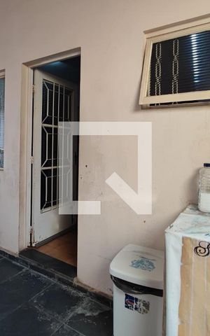Casa à venda com 194m², 3 quartos e 3 vagas Casa à venda com 194m², 3 quartos e 3 vagasÁrea de Serviço