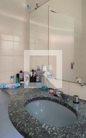 Casa à venda com 194m², 3 quartos e 3 vagas Casa à venda com 194m², 3 quartos e 3 vagasBanheiro Social