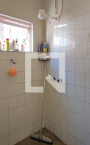 Casa à venda com 194m², 3 quartos e 3 vagas Casa à venda com 194m², 3 quartos e 3 vagasBanheiro Suíte