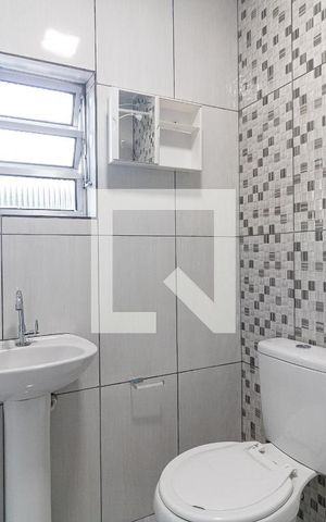 Casa para alugar com 30m², 1 quarto e sem vaga Casa para alugar com 30m², 1 quarto e sem vagaBanheiro