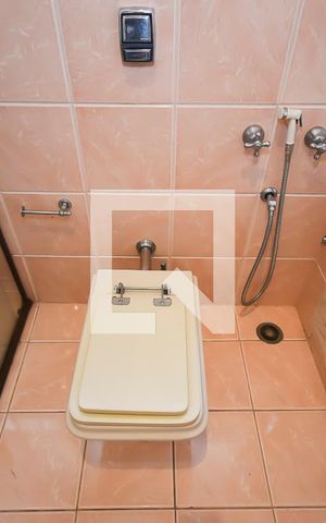 Casa para alugar com 220m², 3 quartos e 4 vagas Casa para alugar com 220m², 3 quartos e 4 vagasBanheiro da Suíte