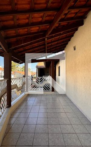 Casa à venda com 199m², 3 quartos e 3 vagas Casa à venda com 199m², 3 quartos e 3 vagasVaranda