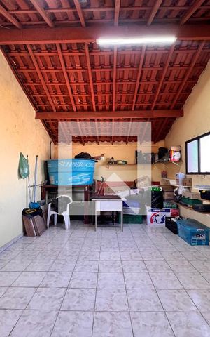 Casa à venda com 199m², 3 quartos e 3 vagas Casa à venda com 199m², 3 quartos e 3 vagasQuarto de Serviço