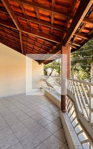 Casa à venda com 199m², 3 quartos e 3 vagas Casa à venda com 199m², 3 quartos e 3 vagasVaranda