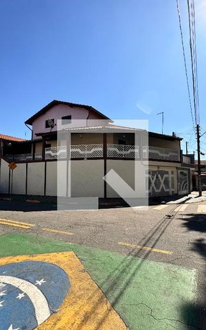 Casa à venda com 199m², 3 quartos e 3 vagas Casa à venda com 199m², 3 quartos e 3 vagasFachada