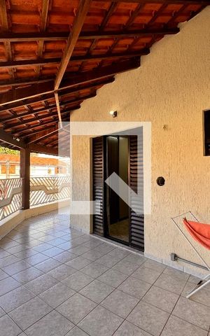 Casa à venda com 199m², 3 quartos e 3 vagas Casa à venda com 199m², 3 quartos e 3 vagasVaranda