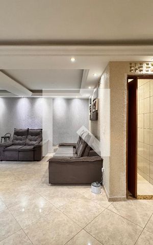 Casa à venda com 199m², 3 quartos e 3 vagas Casa à venda com 199m², 3 quartos e 3 vagasSala