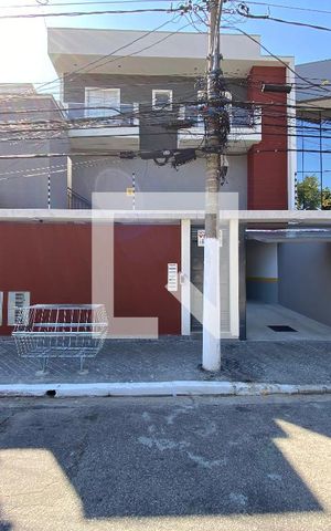 Casa à venda com 105m², 3 quartos e 2 vagas Casa à venda com 105m², 3 quartos e 2 vagasFachada