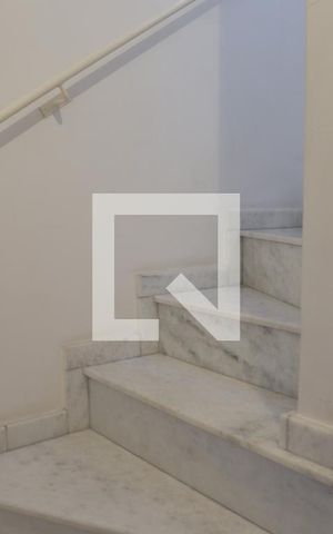 Casa à venda com 350m², 5 quartos e 2 vagasEscada 2