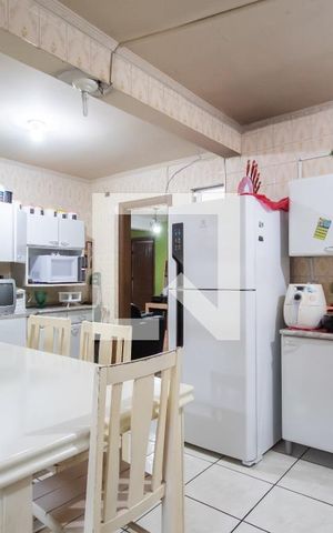 Casa à venda com 366m², 8 quartos e 5 vagas Casa à venda com 366m², 8 quartos e 5 vagasCozinha