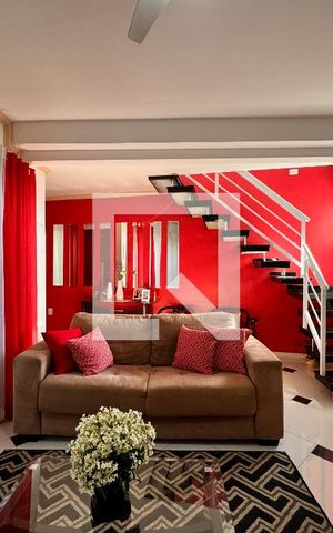 Casa à venda com 270m², 3 quartos e 2 vagas Casa à venda com 270m², 3 quartos e 2 vagasSala