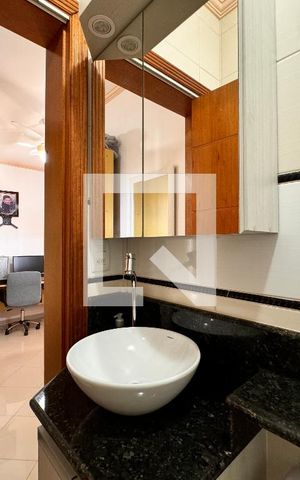 Casa à venda com 270m², 3 quartos e 2 vagas Casa à venda com 270m², 3 quartos e 2 vagasBanheiro suíte 3