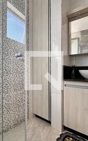 Casa à venda com 270m², 3 quartos e 2 vagas Casa à venda com 270m², 3 quartos e 2 vagasBanheiro suíte 1