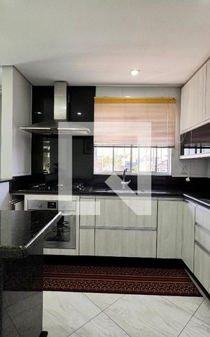 Casa à venda com 270m², 3 quartos e 2 vagas Casa à venda com 270m², 3 quartos e 2 vagasCozinha