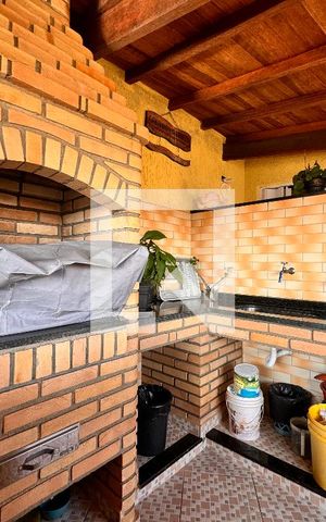 Casa à venda com 270m², 3 quartos e 2 vagas Casa à venda com 270m², 3 quartos e 2 vagasVaranda gourmet